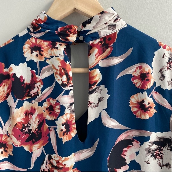 SKIES are Blue Floral Bell Sleeve Dress Key Hole Detail Women's Size Small - Picture 4 of 12